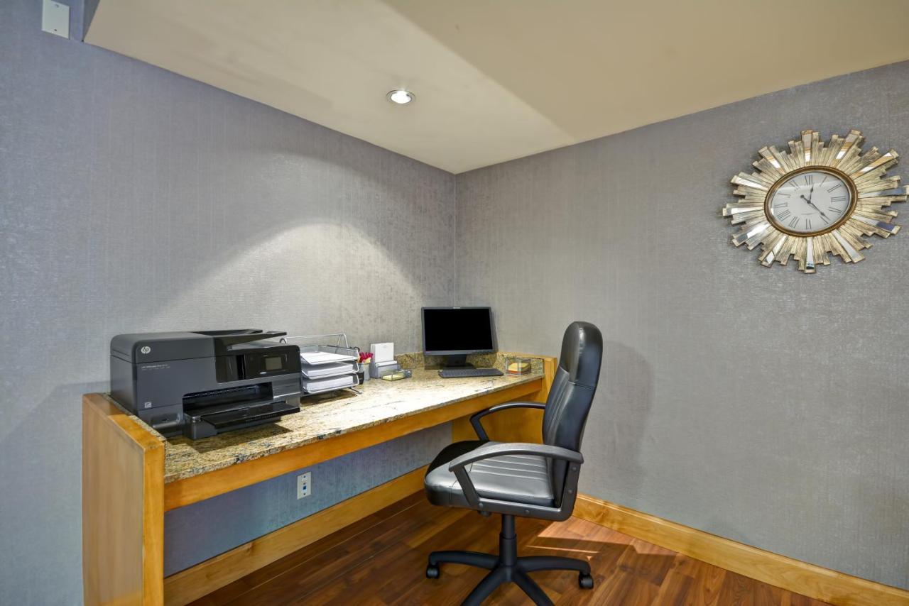 Crowne Plaza Tulsa Hotel Southern Hills מראה חיצוני תמונה