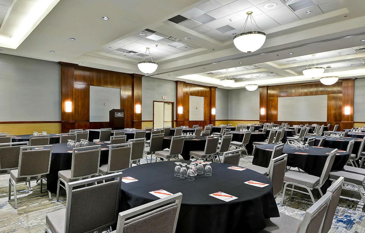 Crowne Plaza Tulsa Hotel Southern Hills מראה חיצוני תמונה